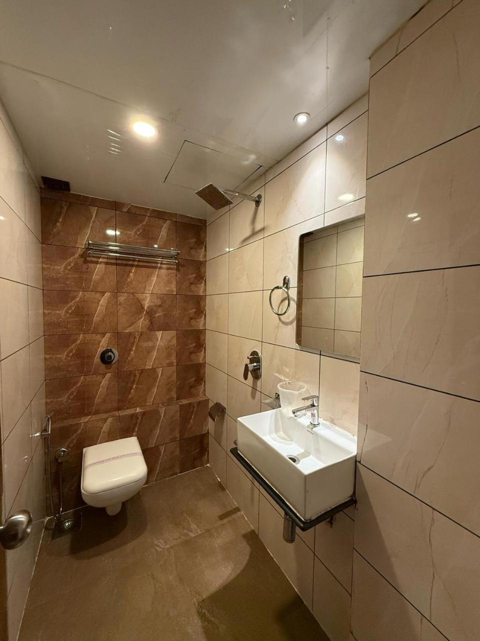Palm Breeze Hotel - Colaba Mumbai Exterior photo
