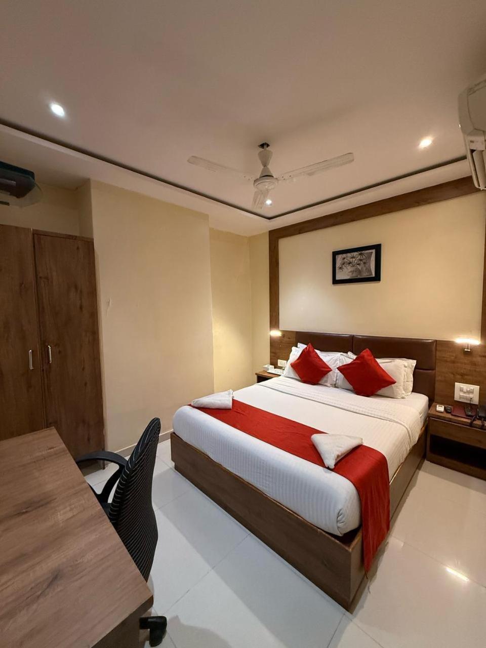 Palm Breeze Hotel - Colaba Mumbai Exterior photo