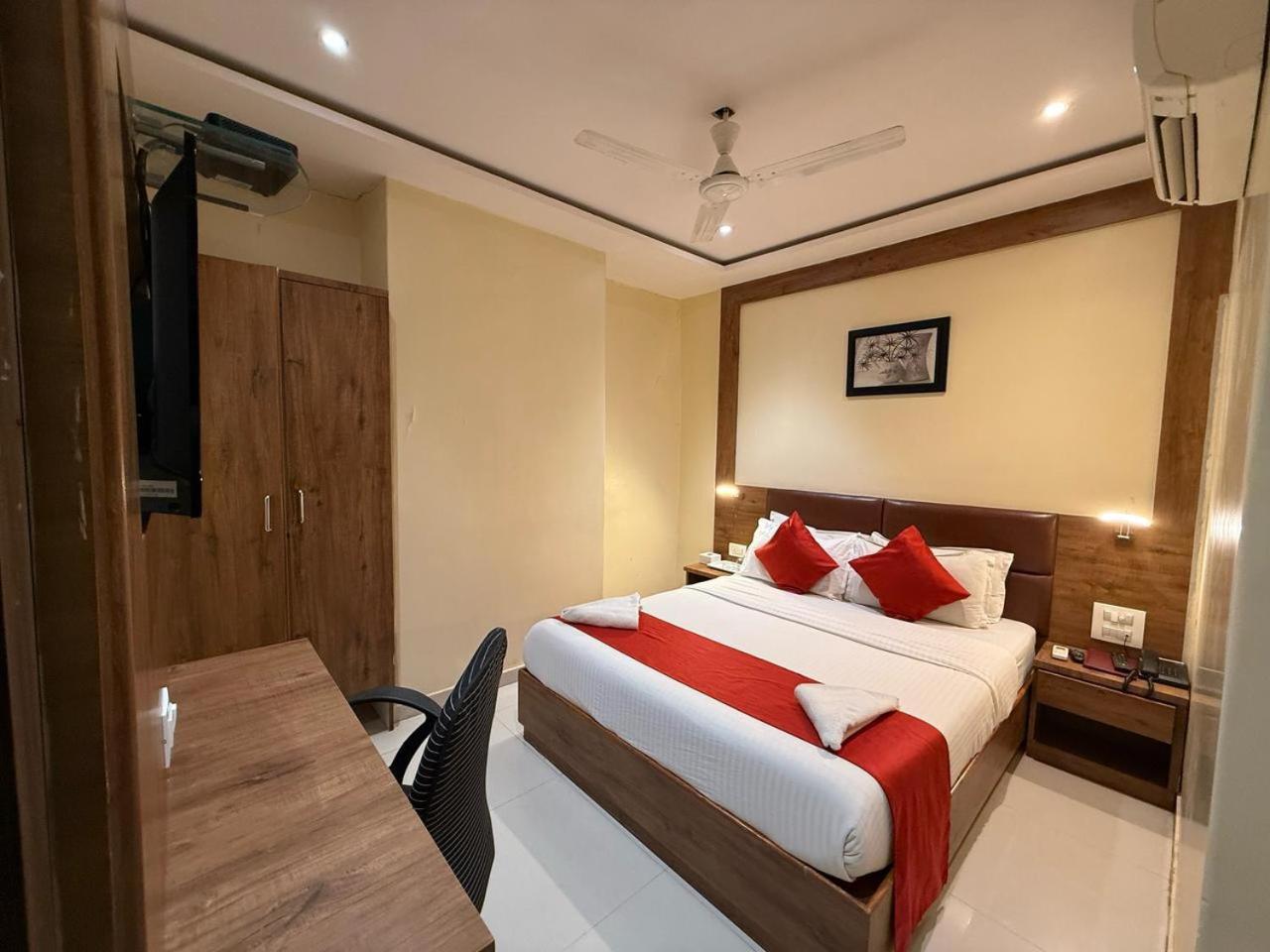 Palm Breeze Hotel - Colaba Mumbai Exterior photo